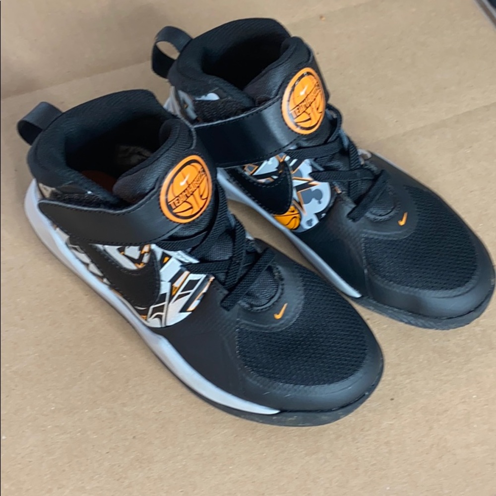 Nike Boys Baskeball Shoes size 1